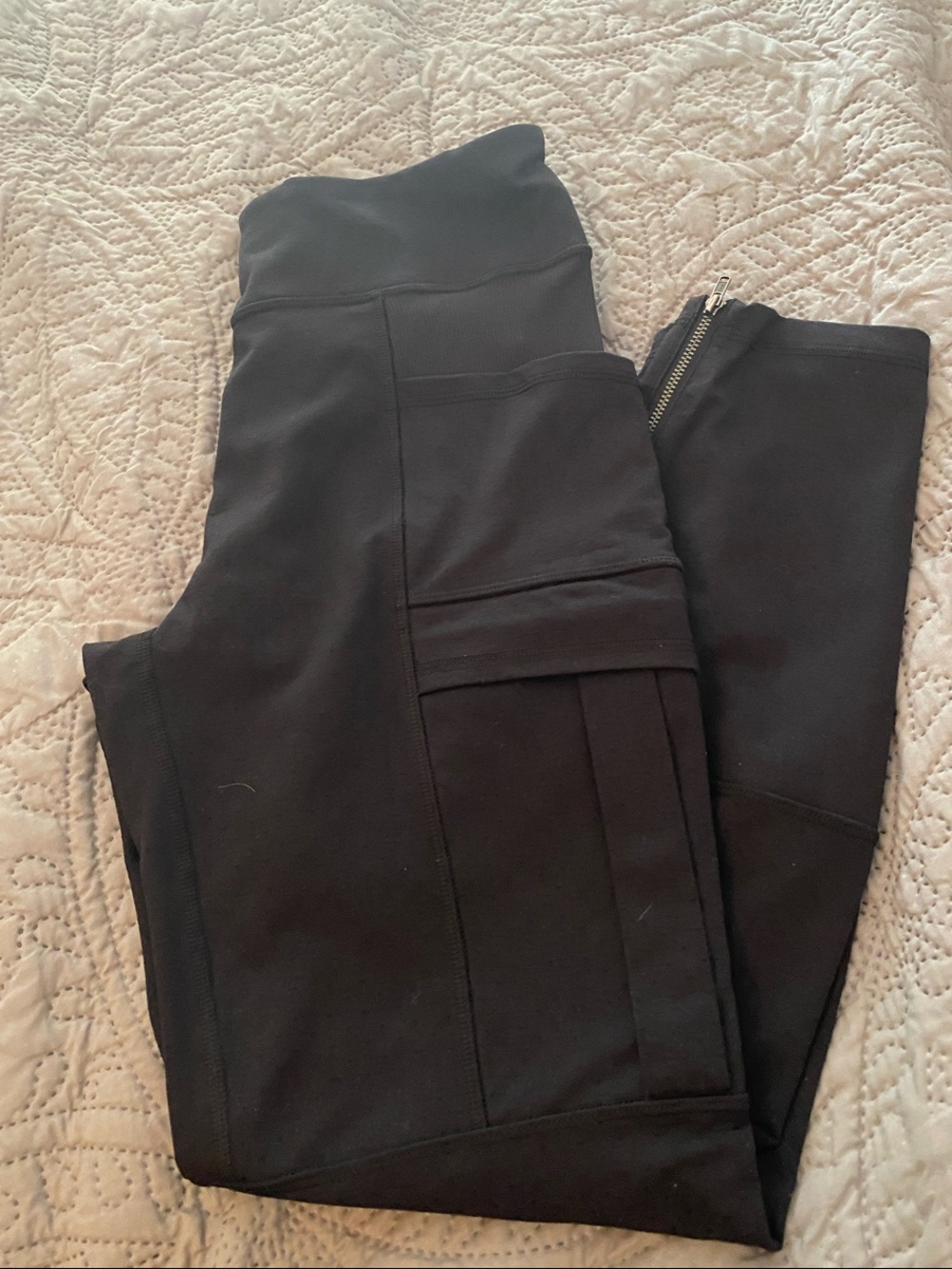 Lululemon Black High-Rise Cargo Leggings / Hiking Tights